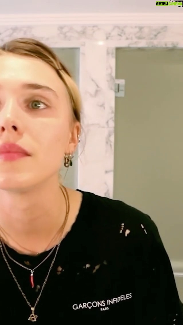 Gaia Weiss - 1.4K Likes - I love watching other people’s morning/night routines, so I was really excited when @vogue.polska asked me if I’d like to share mine.
Parisian style ☕️🥐🇫🇷
@embryolisse @dstillbeauty @darphin @shiseido @bobbibrown @diormakeup @lancomeofficial @glossier @caudaliefrance @avedafrance