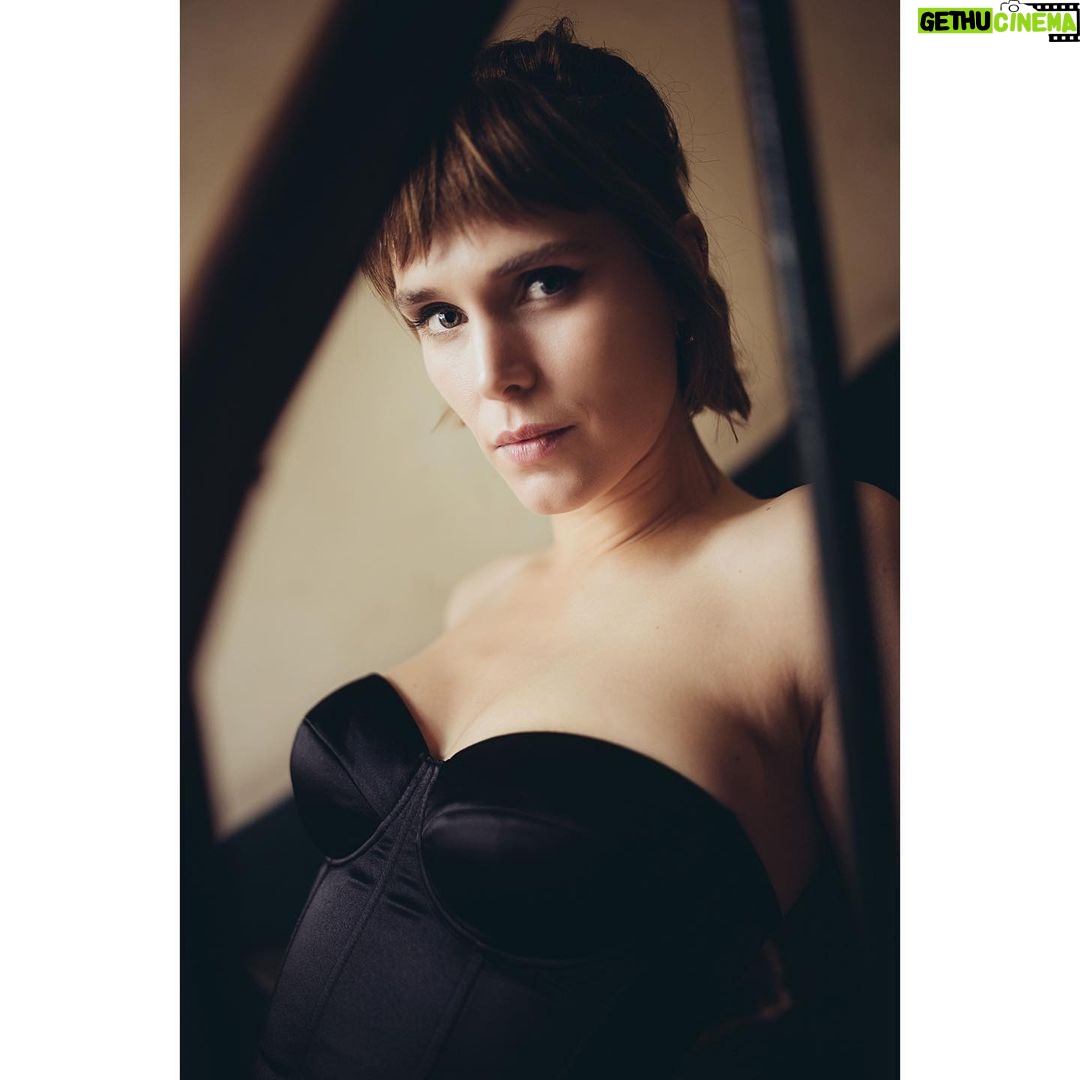Gaia Weiss Instagram - The art of making corsets is a very delicate one. And making a comfortable, wearable modern corset is even more tricky. Believe me, I’ve had the opportunity to wear many of them in my career and it’s not always a piece of cake 😅 Hence why I wanted to tell you about @statnaia_corsets_ a Ukrainian corset brand I recently discovered, having for objective to celebrate and enhance women’s natural beauty and sensuality. I received this beautiful corset dress straight from their studios in Odessa and wanted to show a little support❤️🔥 📸 @getberzerker