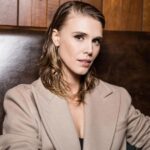Gaia Weiss Instagram - Today is the 1st of December! Let the holiday season begin with all the lights, mulled wine, latkes, donuts, dinners and laughter ✨