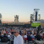 Gani Müjde Instagram – 25 yıl önce Bocelli’yi canlı izleme fikri girmişti kanımıza ama vakit bulamamıştık.Yıllar sonra sadece yılda iki kez köyünde La Jatico’da Teatro de Silenzioda izleme heyecanı içindeyiz.Toscana tarlaları,göğe uzanan servi ağaçları ve @andreabocelli evlilik yıldönümü hediyemiz oldu.