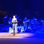 Gani Müjde Instagram - Sahne ona ; o sahneye bu kadar mı yakışır arkadaş? Yine harika bir Bodrum gecesinde sosyal mesafeyi koruyarak harika bir Candan Erçetin hatırası biriktirdik @ercetincandan @kerkisolfej