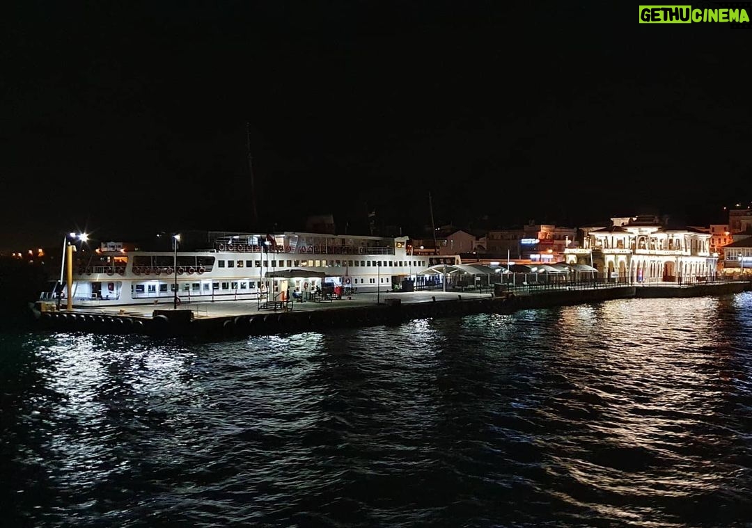 Gani Müjde - 533 Likes - Yelkovan kuşlarının peşi sıra gittik.O ada senin bu ada benim dedik.Büyükada da karar kıldık.Adayı bu kez çok derli toplu ve şık gördüm. @ekremimamoglu ve @erdem_gul34 gerçekten fark yaratmıslar Büyükada'da...👏👏👏