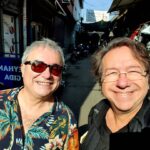 Gani Müjde Instagram - Mimar Sinan Güzel sanatlar Fakültesi temel sanat atölyesinde başladı arkadaşlığımız.Beni çizerken gördü mizah dergilerinedergilere ;heveslendi.İlk esprisini ben çizdim.Sonra o çizdi çize çize @mehmetcagcag oldu.Gırgır Fırt derken ayrılıp birlikte limon dergisini kurduk.Sonra biz ayrılıp Deli dergisine geçtik.Limon da Leman oldu.Ve yıllar sonra Adana bizi biraraya getirdi.Meğer ne çok anımız birikmiş.😊👍