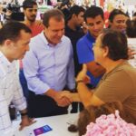Gani Müjde Instagram - Dün Kushimato sokağındaki imza günümde,getirilen tüm kitapları iki saat içersinde tüketen Mersin'in ve Çukurova'nın aydınlık insanlarına,bu coşkulu kalabalığın içinde yer alma nezaketini göstererek beni mutlu eden Yenişehir bld. başkanı @ecz.abdullahozyigit ve Mersin büyükşehir bld.Başkanı @vahapsecer e teşekkür ediyorum.🙋‍♂️