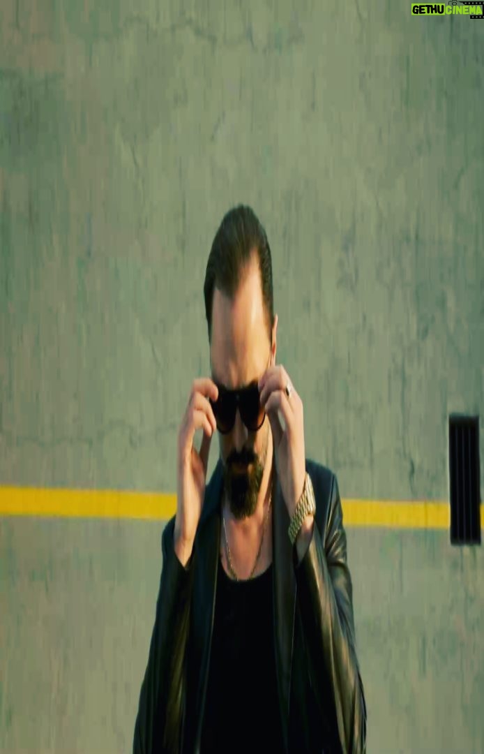 Gani Müjde - 1.3K Likes - Ters köşe bir drama geliyor... @bkmonline yepyeni ve sert bir drama ile seyirciyi Temmuz'da @showtv de Gelsin Hayat Bildiği Gibi dizisi ile buluşturuyor. Proje Tasarımı ve Senaryo kurgusu şahsıma ait. Ama muhteşem bir ekiple yazıyoruz diziyi @theonlyrainmaker @burakkumdakci @necipgulecer
@eminekocak3
@ceren.yenidogann karaterlere nefes oluyorlar.
Yönetmenimiz bu işin duayeni,unutulmaz dizilerin yönetmeni @ltndnmz ...
yapımcımiz ise dünya şekeri, bir sükunet ve sabır abidesi @nunucan .
Oyuncu kadrosu ustalar ve geleceğin starlarının harmanı adeta...
@ertansabanofficiall @ozgeozberk_official
@devrimozkan
@nilsuberfinaktas
@ozgudelikanl1
@mustafaacilan
@onurozer8
@mehmetdenizsarikas
@sanembabii
@rojbinerdn
@melisabostancioglu
@muratgocmez_
@fmrtugur
@alibergeofficial
@ayskirca
#turkishseries
#dizi
#yenidizi
#seriesturkas