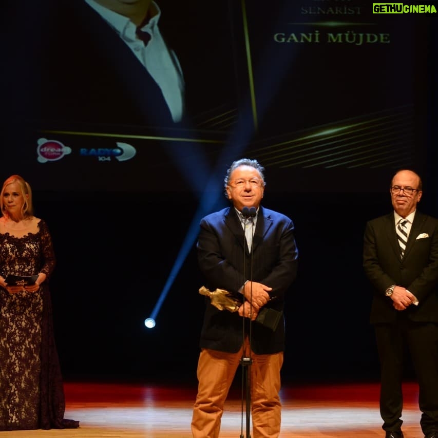 Gani Müjde - 805 Likes - Balkan dernekleri konfederasyonunca duzenlenen ve geniş katılımlı bir oylamayla sonuçlanan 2021 best of da bir odül de bana verilmiş.Teşekkürler Rumeli'nin güleryüzlü insanlari.🙏👏 "Hayredesınız"... @rumeli