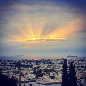 Gani Müjde Instagram - Göklerden gelen bir taç vardır...