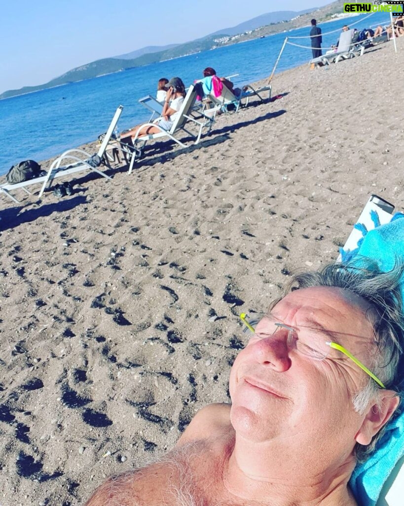 Gani Müjde Instagram - Yine gunlerden birgün Kasım 28 de denize girelim dedik...🤣🤣 Yahşi Beach