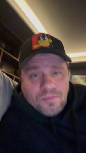 Garik Kharlamov Instagram - И еще немного караоке ! Песня многодетного отца , на мотив «Песенка о погоде» Алисы Фрейндлих !