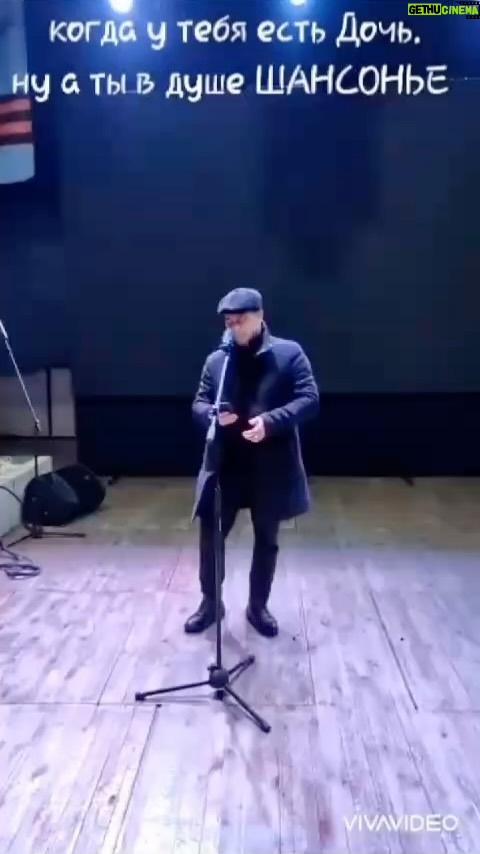 Garik Kharlamov Instagram - Чет теперь «Владимирский централ» только так пою ))) Новая интерпретация песенки «Синий трактор» ))) надо в 4 сезоне «Зона комфорта» это саундтреком брать ))