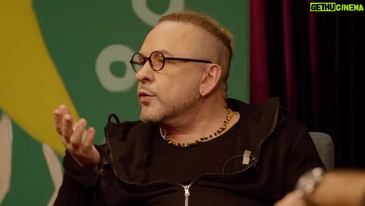 Garik Kharlamov Instagram - Новое «Ошуительное хоу» , смотрите на Ютюбе и в VK !