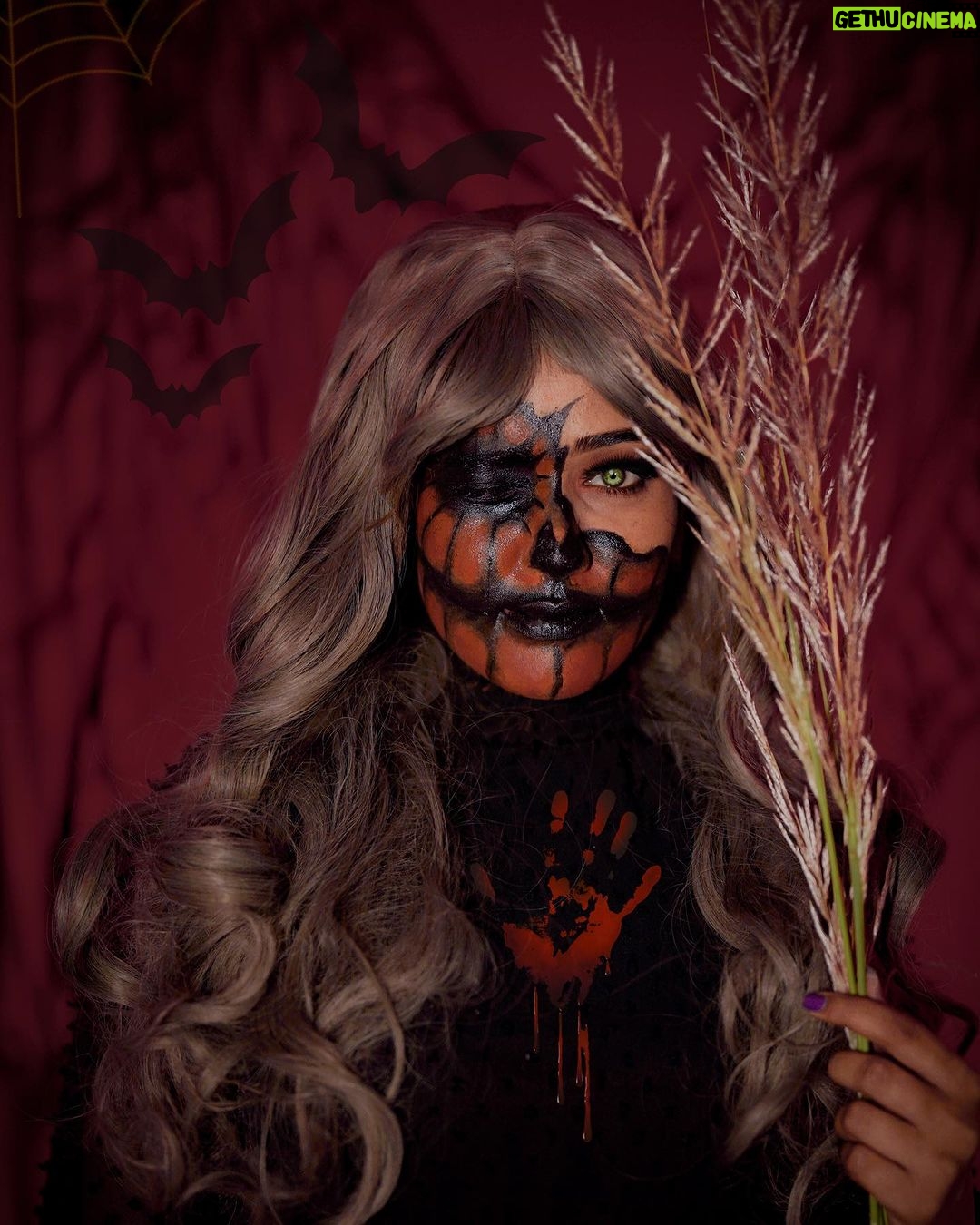 Garima Chaurasia Instagram - Happy Halloween🎃👻 . Make up 1. How’s my makeup guys?😈 . . Makeup & edit by : meee💁🏻♀️ 📸: @nitin_.1610 #halloween #halloweenmakeup #facepaint #pumpkin #horror #halloween2023 #gimaashi #art #gimaians