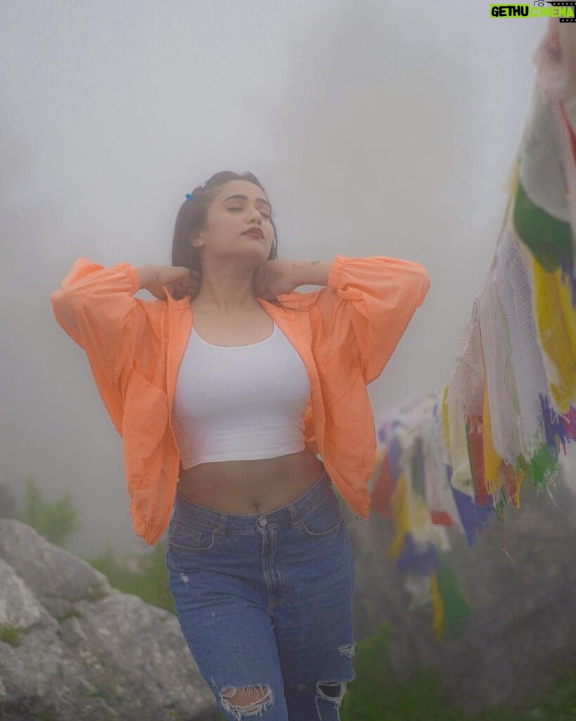 Garima Chaurasia Instagram - Lost in the fog 😶‍🌫 #gimaashi George Everest Peak