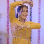 Garima Chaurasia Instagram - Confused on where to get your hands on the latest and unique festive wear this season? Confusion is over because the #AmazonGreatIndianFestival is Back. Get ready to upgrade your fashion game with @amazonfashionin. Get jaw-dropping discounts of 50-80% on top fashion and beauty brands. Don’t let this opportunity slip away—stay #HarPalFashionable throughout the festivities! ✨    #SaleIsLive #AmazonSale #GreatIndianFestivalSale #FashionOnAmazon #GarimaChaurasia #gimaashi #gimaians