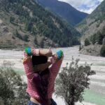 Garima Chaurasia Instagram - Pahado meinnn tohhh naina ruk gyeee🥰👀⛰️ . @vishalmishraofficial #pahadonmein #gimaashi #reels #pahad #explore #trending #gimaians