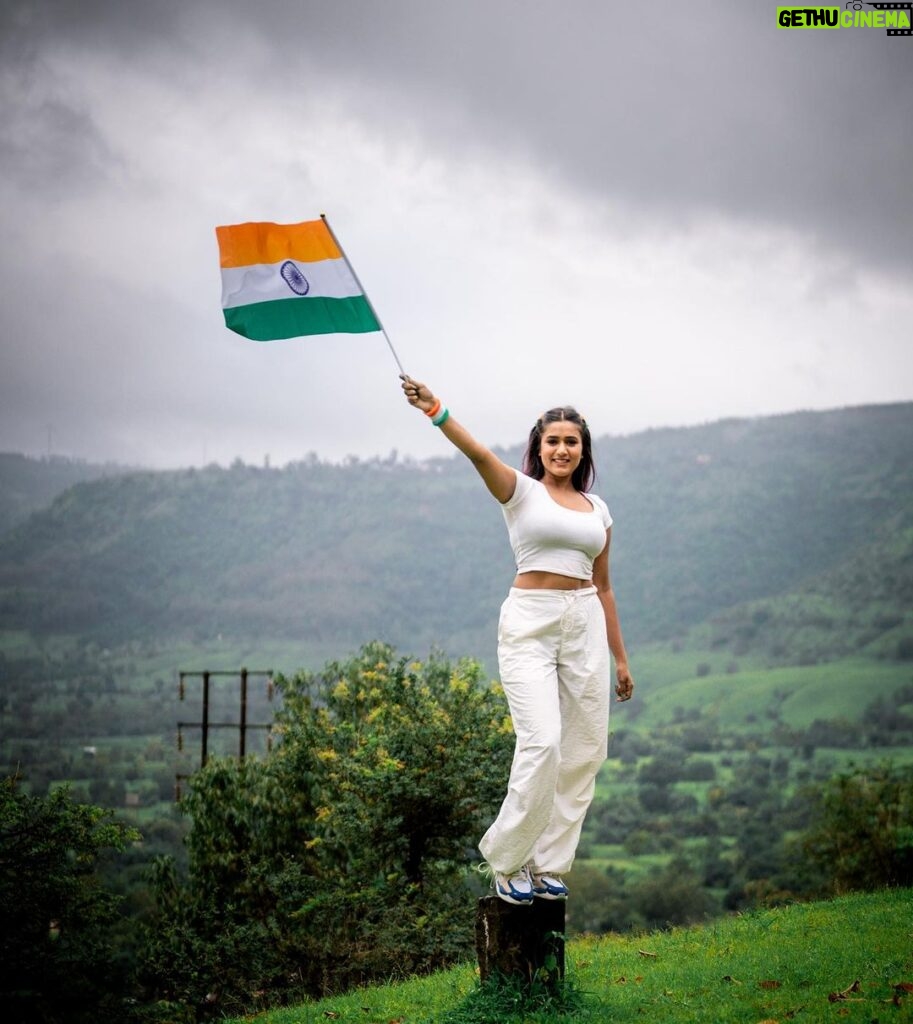 Garima Chaurasia Instagram - Happy Independence Day guys 🇮🇳♥️ #vandematram #jaihind #jaibharat #gimaashi Satara Maharastra India
