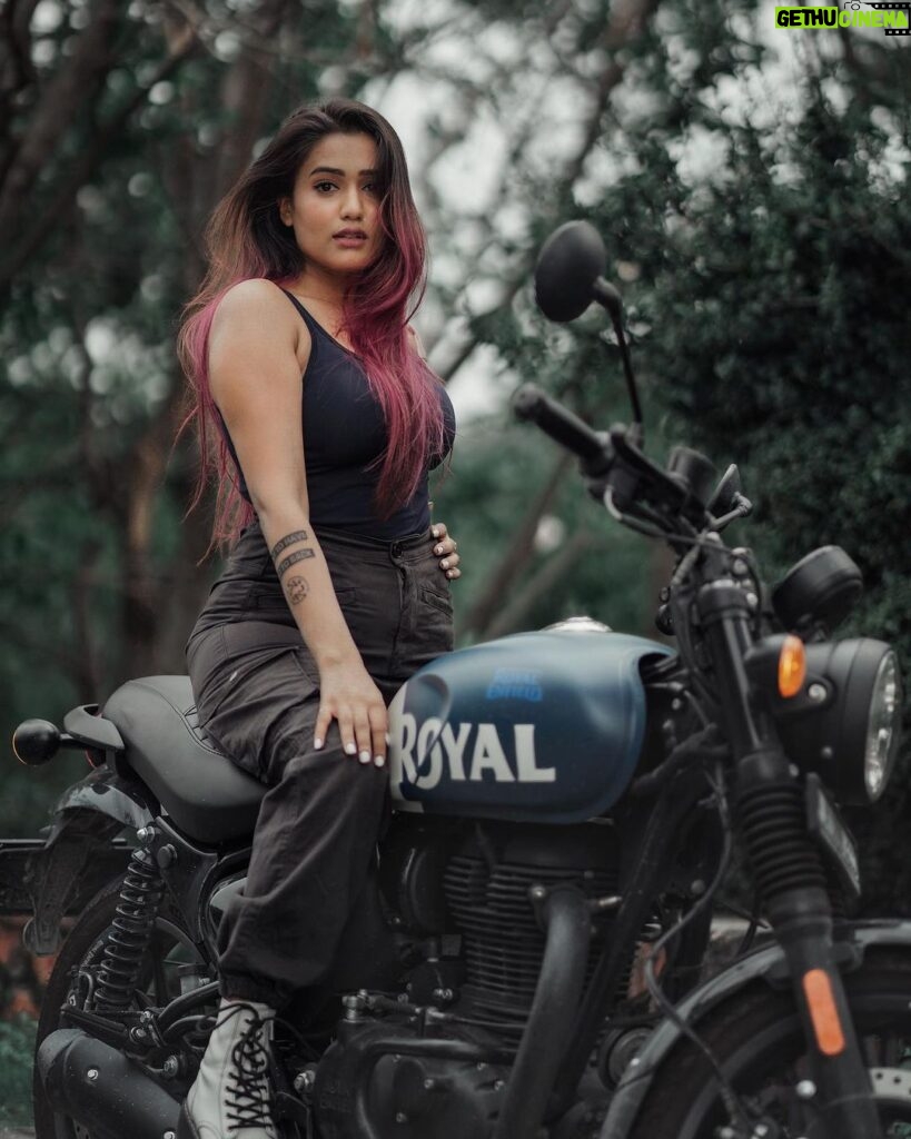Garima Chaurasia Instagram - 5th one is my Fav!💙 Which one is yours? 💁🏻‍♀️ . . 📸: @welcomeishu3694 #gimaashi #bikelover #royalenfield #hunter #picoftheday #nature #gimaians #biker