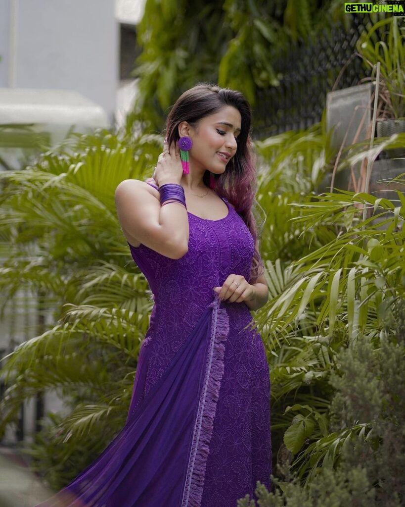 Garima Chaurasia Instagram - Just looking like a wOW! In this JAAMUN purple color 🤪Kuch toh baat hai is colour me😍💜 Outfit: @lucknow_i_chikan #gimaashi #gimaians