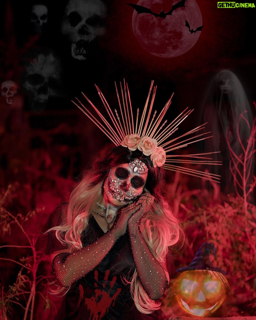 Garima Chaurasia Instagram - π§ββοΈπ SKULL QUEEN ππ§ββοΈ π Happy Halloween π . . My 2nd Makeup lookππ»ββοΈπ¬ Howβs the look guys? . Last one is my favπ» . PS: it was so tough for me to paste these big size rhinestones on face ππ»ββοΈ Still I managed some howπ
Meri thodi Bht face art skillsπ Makeup & edit by : ππ»ββοΈ πΈ: @nitin_.1610 #halloween #halloweenmakeup #faceart #gimaashi #facepaint #gimaashi #gimaians #halloween2023 #skull #skullqueen