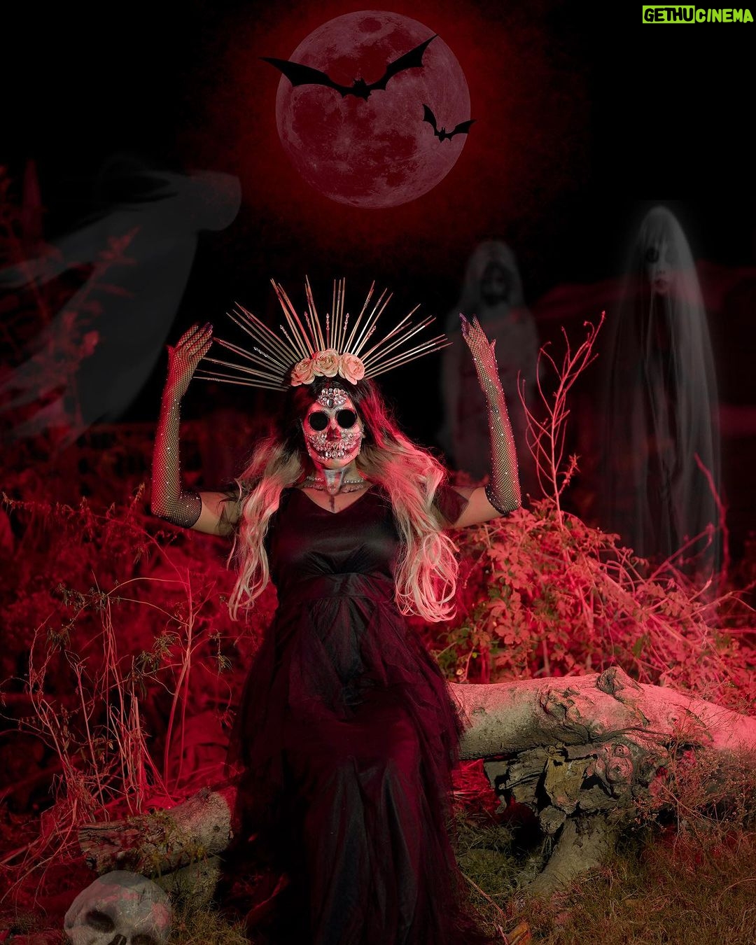 Garima Chaurasia Instagram - π§ββοΈπ SKULL QUEEN ππ§ββοΈ π Happy Halloween π . . My 2nd Makeup lookππ»ββοΈπ¬ Howβs the look guys? . Last one is my favπ» . PS: it was so tough for me to paste these big size rhinestones on face ππ»ββοΈ Still I managed some howπ
Meri thodi Bht face art skillsπ Makeup & edit by : ππ»ββοΈ πΈ: @nitin_.1610 #halloween #halloweenmakeup #faceart #gimaashi #facepaint #gimaashi #gimaians #halloween2023 #skull #skullqueen