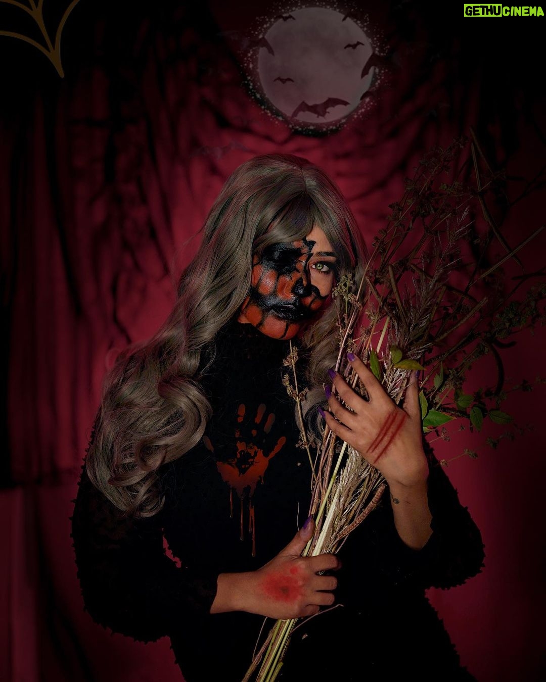 Garima Chaurasia Instagram - Happy Halloween🎃👻 . Make up 1. How’s my makeup guys?😈 . . Makeup & edit by : meee💁🏻♀️ 📸: @nitin_.1610 #halloween #halloweenmakeup #facepaint #pumpkin #horror #halloween2023 #gimaashi #art #gimaians