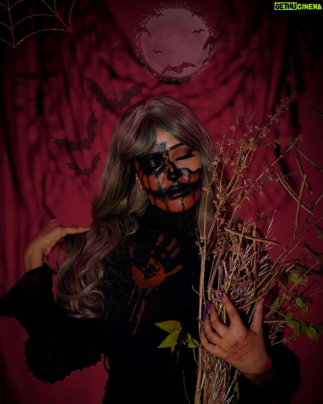 Garima Chaurasia Instagram - Happy Halloween🎃👻 . Make up 1. How’s my makeup guys?😈 . . Makeup & edit by : meee💁🏻♀️ 📸: @nitin_.1610 #halloween #halloweenmakeup #facepaint #pumpkin #horror #halloween2023 #gimaashi #art #gimaians