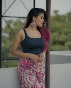 Garima Chaurasia Instagram - Tell her about me ;) #gimaashi