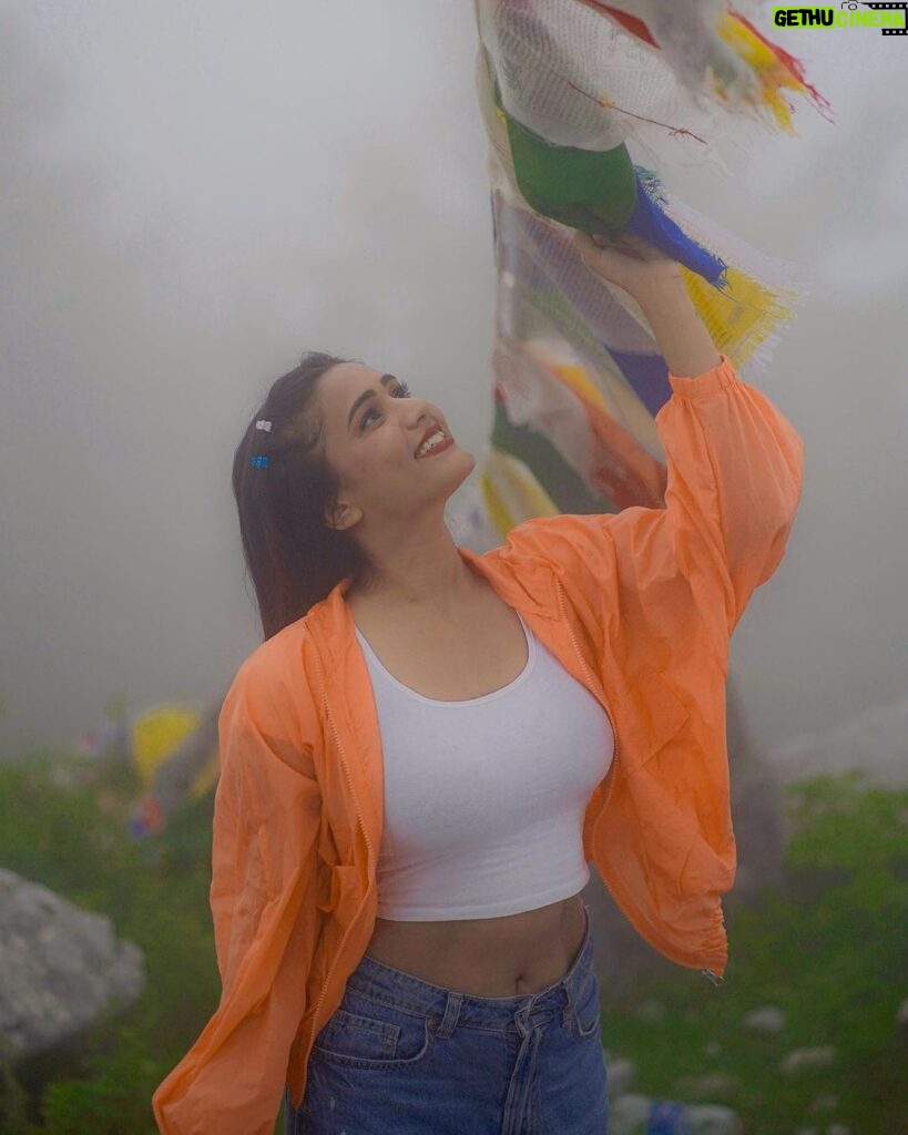 Garima Chaurasia Instagram - Lost in the fog 😶‍🌫️ #gimaashi George Everest Peak