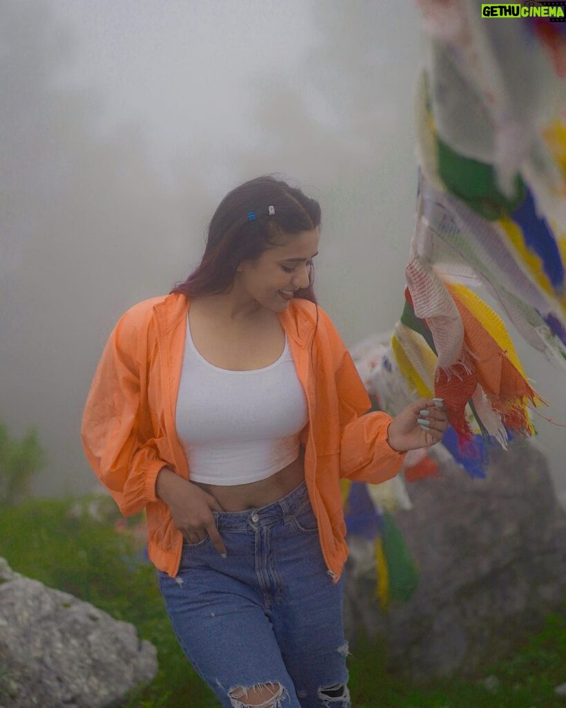 Garima Chaurasia Instagram - Lost in the fog 😶‍🌫️ #gimaashi George Everest Peak