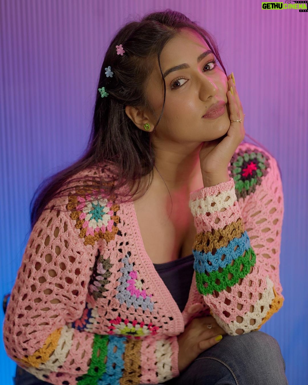 Garima Chaurasia Instagram - 🧁 or 🍭? . Outfit: @shop.dlanxa @alishasabharwal_ Styling: @styling.your.soul . 📸: @nitin_.1610 #gimaashi #picoftheday #gimaians
