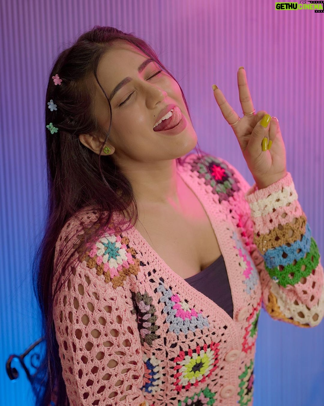 Garima Chaurasia Instagram - 🧁 or 🍭? . Outfit: @shop.dlanxa @alishasabharwal_ Styling: @styling.your.soul . 📸: @nitin_.1610 #gimaashi #picoftheday #gimaians