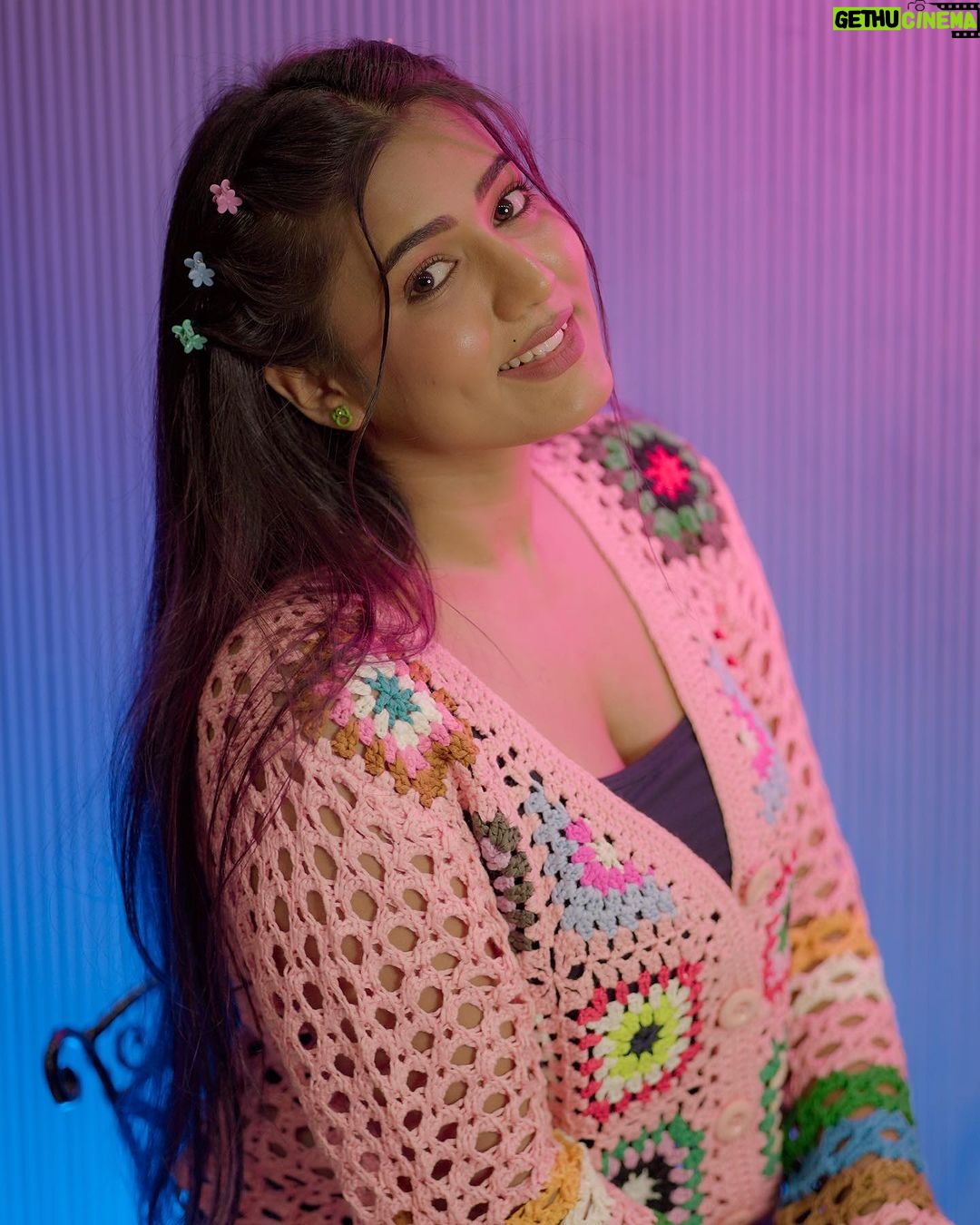 Garima Chaurasia Instagram - 🧁 or 🍭? . Outfit: @shop.dlanxa @alishasabharwal_ Styling: @styling.your.soul . 📸: @nitin_.1610 #gimaashi #picoftheday #gimaians