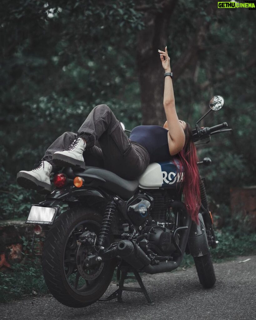 Garima Chaurasia Instagram - 5th one is my Fav!💙 Which one is yours? 💁🏻‍♀️ . . 📸: @welcomeishu3694 #gimaashi #bikelover #royalenfield #hunter #picoftheday #nature #gimaians #biker