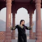 Garima Chaurasia Instagram - Oo Maahi Oo Maahi . . ✨ . #OMaahi #iamsrk #taapsee #gimaashi #reels #gimaians #trending