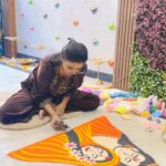 Garima Chaurasia Instagram - Mai toh apne *RAM ji Aur SITA MATA* ko khud hi le ayi apne ghar🥹🙏🏻♥️🪔 🏵️🪔 HAPPY DIWALI GUYS🪔🏵️ Kaisi lgi apko Meri rangoli?☺️ Meri mehnat🥹 Achi lagi toh Please comment “JAI SHRI RAM” in comment section 🙏🏻 #ram #jaishriram #diwali #rangoli #diwali2023 #diwalidecor #gimaashi #gimaians #ramsita #festive #festivevibes #lights #candles #diya #love