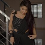 Garima Chaurasia Instagram - Rishte ke liye ye pics perfect h naa guys? 🤪🤷🏻‍♀️ #gimaashi #gimaians #ethniclove #blacksaree