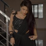 Garima Chaurasia Instagram – Rishte ke liye ye pics perfect h naa guys? 🤪🤷🏻‍♀️

#gimaashi #gimaians #ethniclove #blacksaree