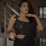 Garima Chaurasia Instagram - Rishte ke liye ye pics perfect h naa guys? 🤪🤷🏻‍♀️ #gimaashi #gimaians #ethniclove #blacksaree