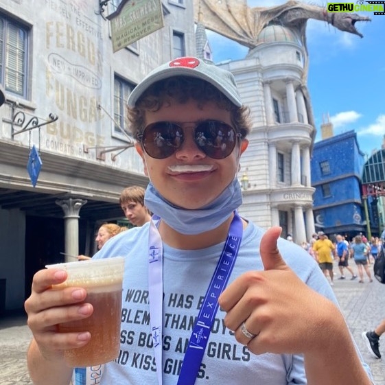 Gaten Matarazzo Instagram - I solemnly swear that I'm up to no good. Thanks for having us @universalorlando #universalorlandoresort