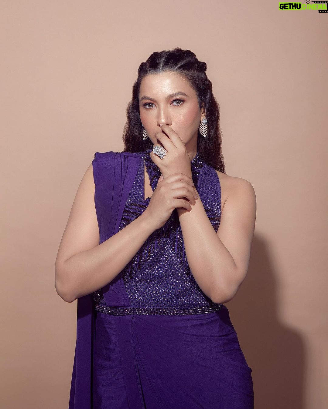 Gauahar Khan Instagram - 🪻yeh phool kaunsa hai ???? #commentkaro