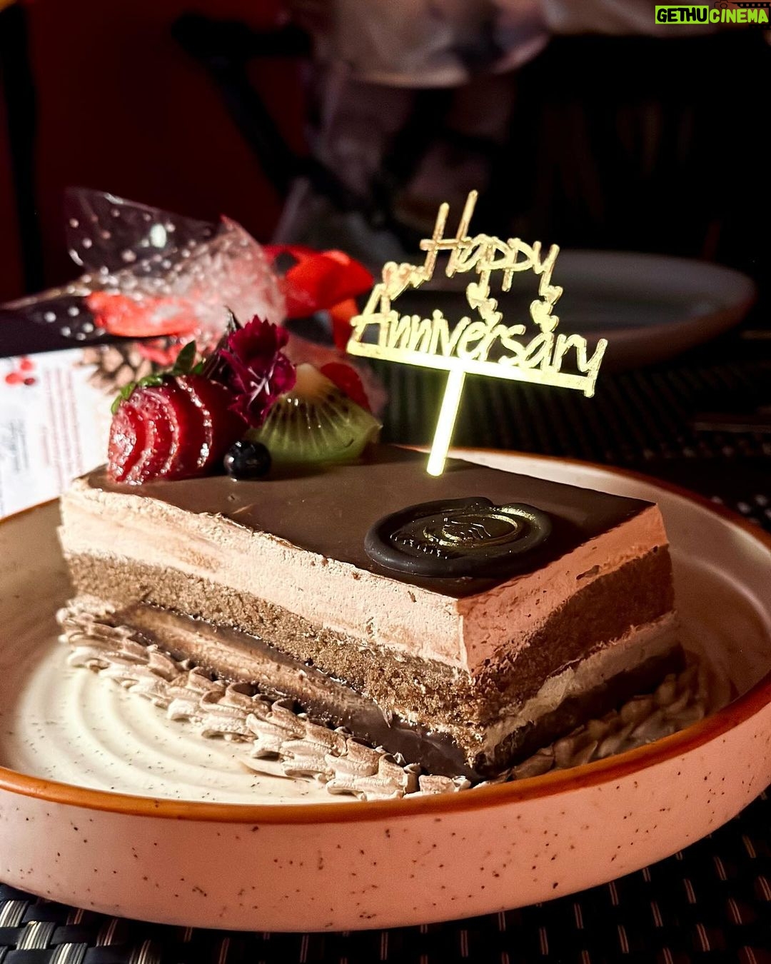 Gauahar Khan Instagram - Happy 3 years Jaanu ♥️ #alhamdulilah . . . 📍 @era_communication @wakaimumbai Wakai