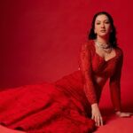 Gauahar Khan Instagram - 🌹 Outfit: @aakanshaguptaoffl Neckpieces: @Sanzanyjewels @anmoljewellers Earring: @anmoljewellers Styling : @devs213 assisted by @krutikaa_sharma Click : @mohitvaru Hair : @hairbykhushimehta #week7 #jhalakdikhlajaa11 #host #weddingspecial