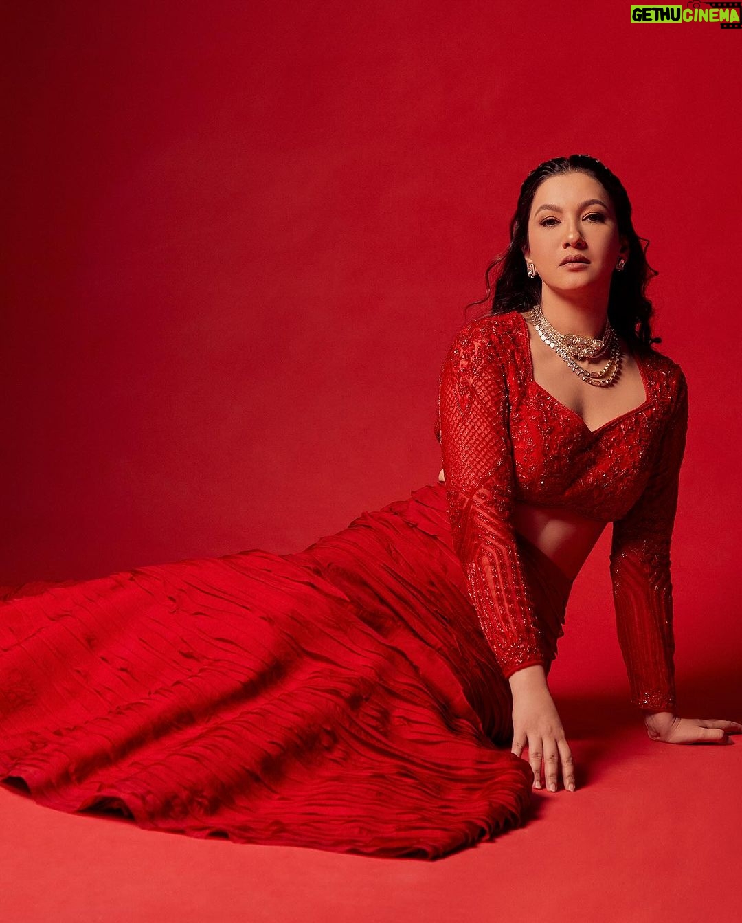 Gauahar Khan Instagram - 🌹 Outfit: @aakanshaguptaoffl Neckpieces: @Sanzanyjewels @anmoljewellers Earring: @anmoljewellers Styling : @devs213 assisted by @krutikaa_sharma Click : @mohitvaru Hair : @hairbykhushimehta #week7 #jhalakdikhlajaa11 #host #weddingspecial