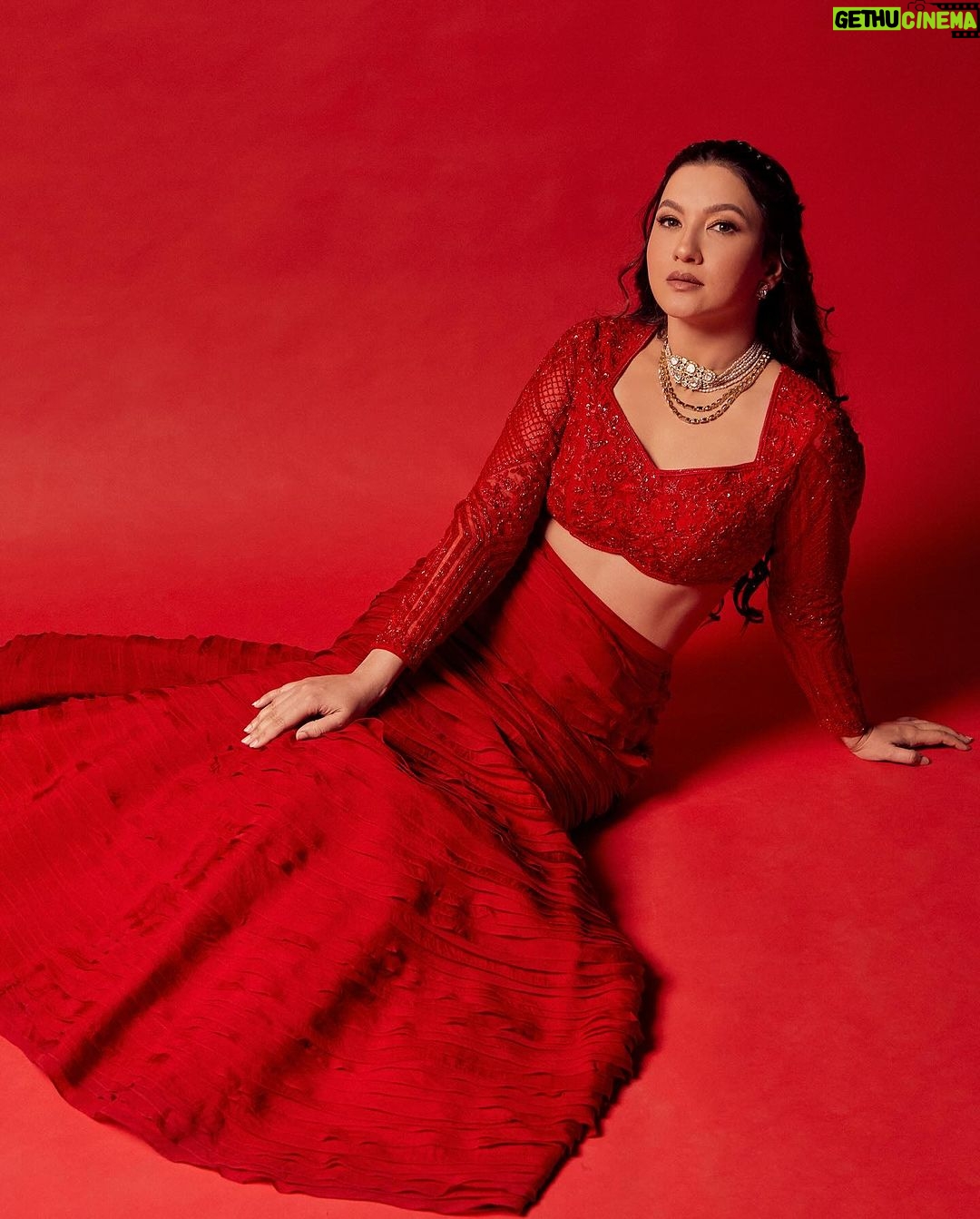 Gauahar Khan Instagram - 🌹 Outfit: @aakanshaguptaoffl Neckpieces: @Sanzanyjewels @anmoljewellers Earring: @anmoljewellers Styling : @devs213 assisted by @krutikaa_sharma Click : @mohitvaru Hair : @hairbykhushimehta #week7 #jhalakdikhlajaa11 #host #weddingspecial