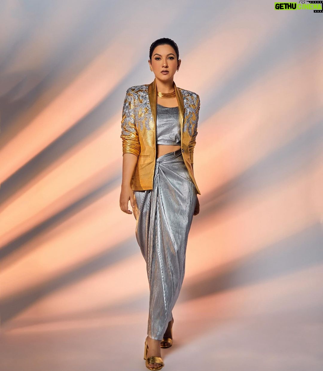 Gauahar Khan Instagram - GOLD SPOT 😬 #week6 #jhalakdikhlajaa11 #host Outfit: @aasabysimran Choker: @e3kjewelry Earrings: @nornament Styling : @devs213 assisted by @krutikaa_sharma 📸 : @mohitvaru Hair : @hairbykhushimehta Mumbai, Maharashtra
