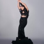 Gauahar Khan Instagram - If I was a trophy , this would definitely be coveted ! 🖤 Watch me on jhalak dikhla jaa tonight 9.30 PM on @sonytvofficial Wearing @kamaalicouture @jaipur_jewels Styled by @devs213 assisted by @krutikaa_sharma Click : @anurag_kabburphotography #week3 #Jhalakdikhlajaa11 #powerup Mumbai, Maharashtra