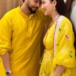Gauahar Khan Instagram – Tera naam ishq 💛 

#husbandandwife #love #trend
