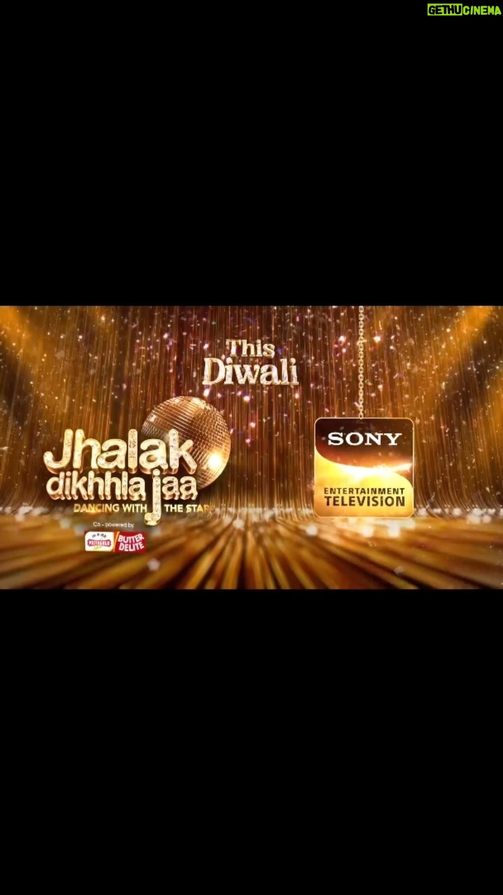 Gauahar Khan Instagram - Yeh Diwali hogi Jhalak wali! Aao sitaaron ke saath manaane apni Diwali. Dekhiye 11 Nov se #JhalakDikhhlaJaa, Sat-Sun raat 9:30 sirf #SonyEntertainmentTelevision par. @malaikaaroraofficial @farahkhankunder @arshad_warsi @rithvik_d @gauaharkhan #NewShow #JhalakDikhhlaJaaOnSonyTV @malaikaaroraofficial @arshad_warsi @farahkhankunder @gauaharkhan @rithvik_d @aamirali @shoaib2087 @urvashidholakia @adrijasinha__ @karunakanchan @rajivthakur007 @shivthakare9 @tanishaamukerji @sangeetaphogat57 @anjalidineshanand @sreeramachandra5 @vivekdahiya @itz_bharat07 @mr.tarunraj @vabs_blockbusterentertainer @dannydjf @snehaworld @theakashthapa @vivek_chachere @suchitrasawant16 @iam__romsha @anu_iyengar @lipsa893 @karsonali