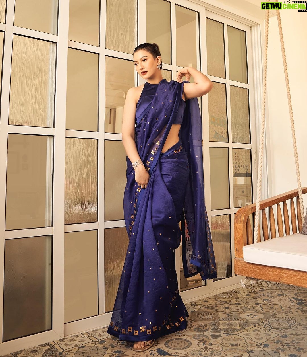 Gauahar Khan Instagram - Wore a saree after pregnancy and delivery , so almost 1.5 yrs later . 🙋🏻♀️💙 Saree : @priyalprakashhouseofdesign Jewellery : @sunitaguptajewellery Styling : @devs213 assisted by @krutikaa_sharma Camera 📸 : @visualaffairs_va