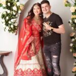 Gauahar Khan Instagram - Behind the Scenes Sweetness with the Stunning Gauhar 💫📸 @gauaharkhan @dabbooratnani #btswithdabboo with Gorgeous Gauahar ❣️ 📸 Captured by @manishadratnani @dabbooratnanistudio #gauaharkhan #dabbooratnani #dabbooratnanicalendar #bts #dabbooratnaniphotography Dabboo Ratnani Photography